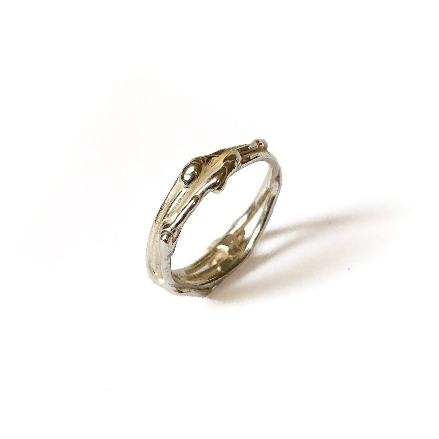 Ein Fragment vom großen Leuchten: Der zarte Ring aus 935er Silber