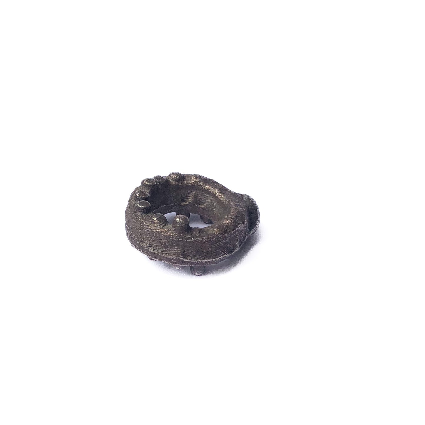 Silberring mit dunkler Patina, inspiriert von Natur und Meer.