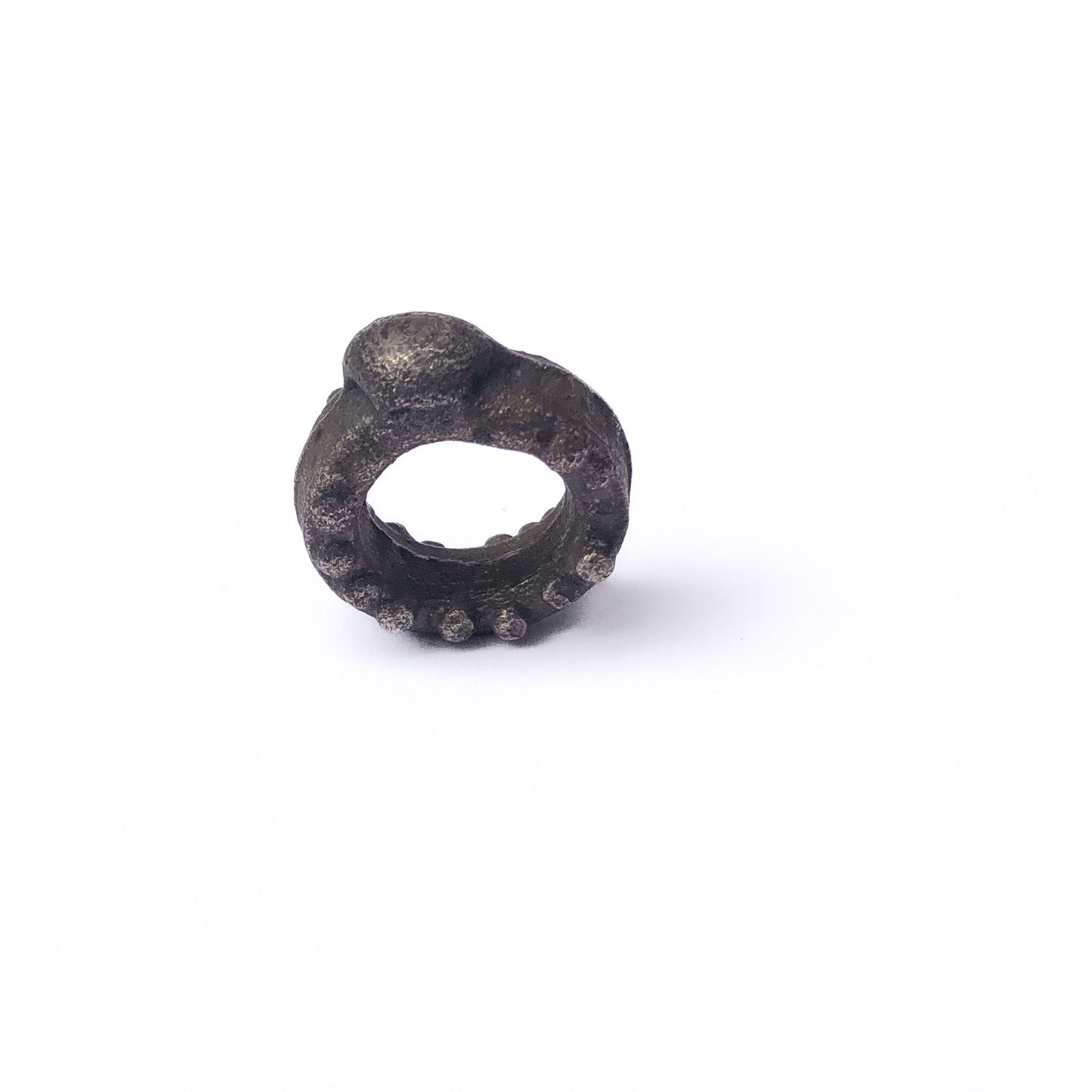 Einzigartiger Ring aus Silber — geformt im Ossa Sepia Gussverfahren.