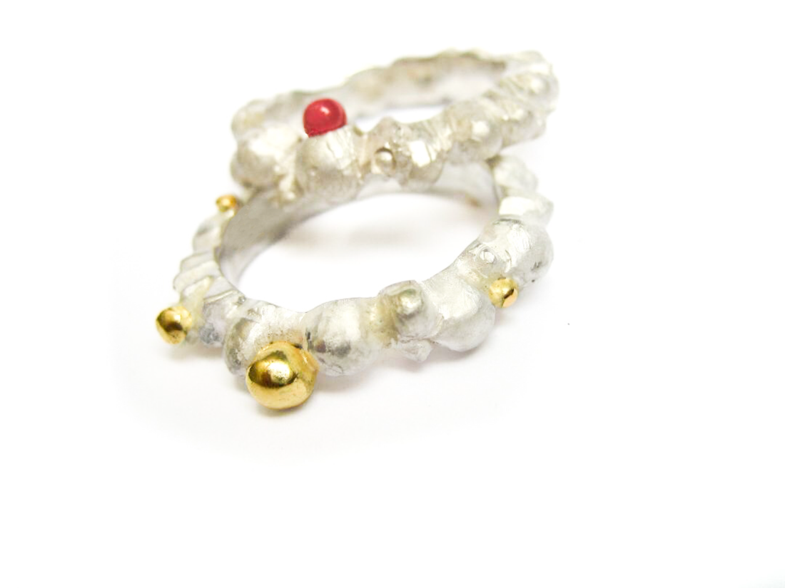 Individuelle Hochzeitsringe mit unterschiedlichen Designs – handgefertigt im Atelier Ricarda Enderweit Bielefeld