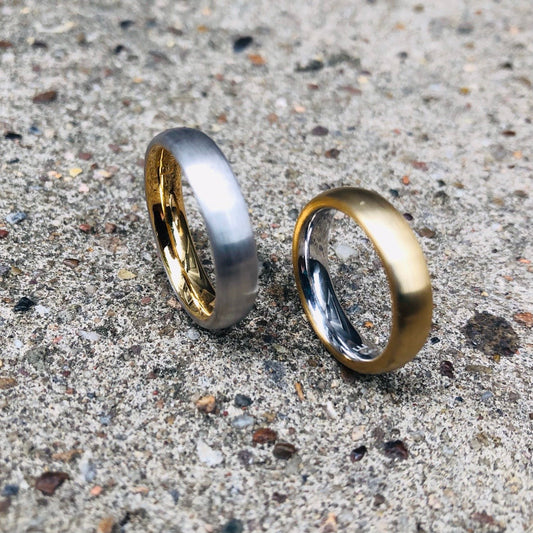Individuell gefertigter Schmuck als Geschenk – Anhänger, Ring und Armreif mit persönlicher Gravur