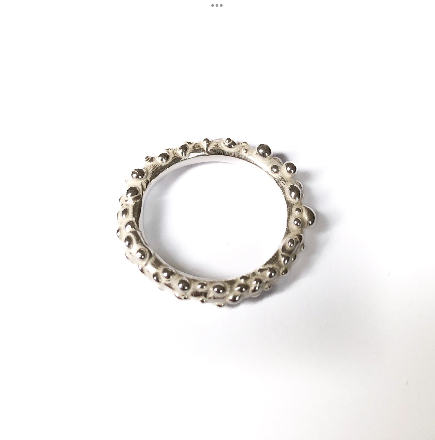 Ein Ring wie Wassertropfen des Lebens