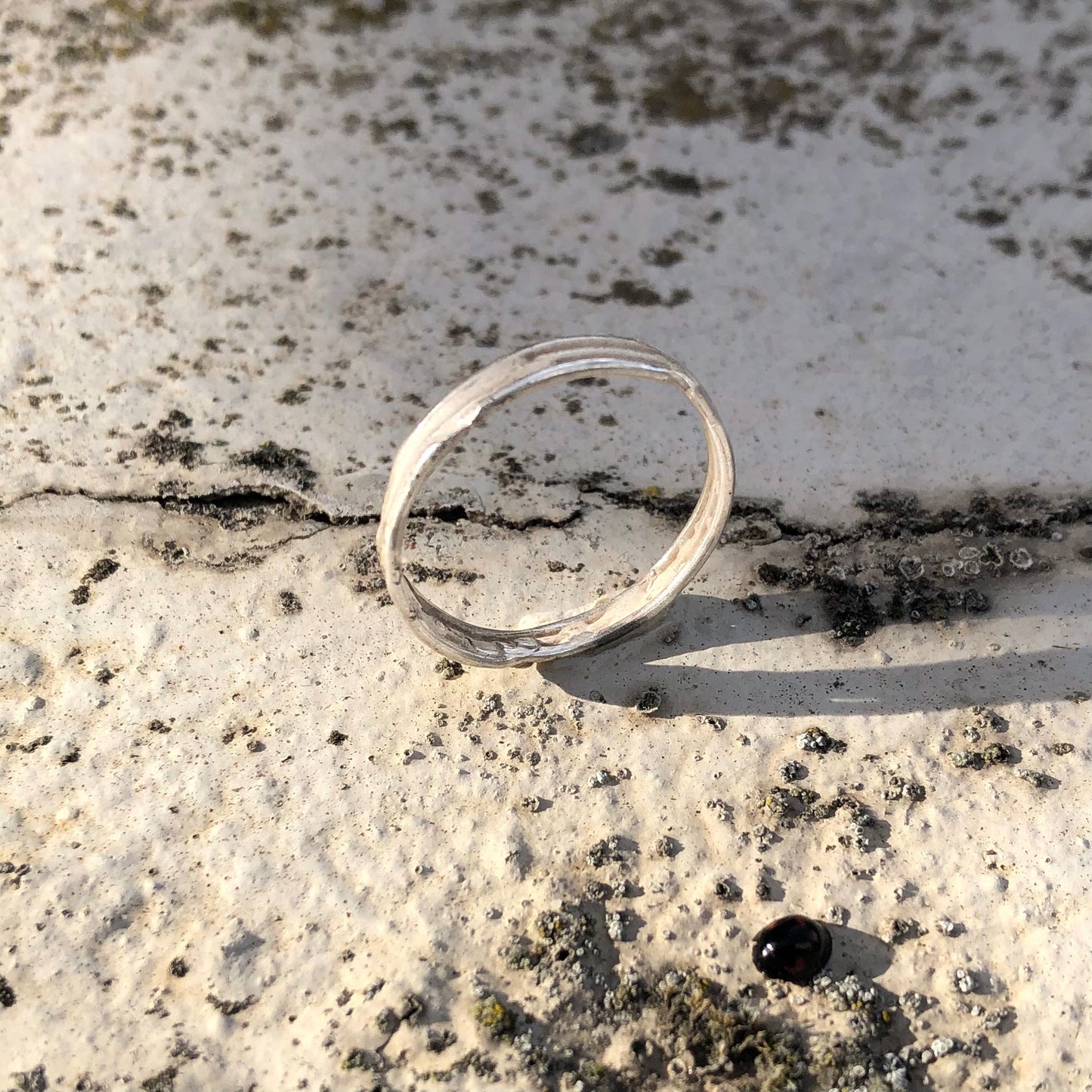 Das Echo der Fragmente: Ein Dreiklang in Silber